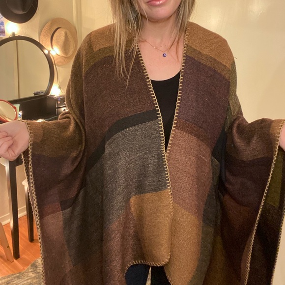 Multicolor poncho/shawl/cape like new and reversible! - Picture 14 of 16